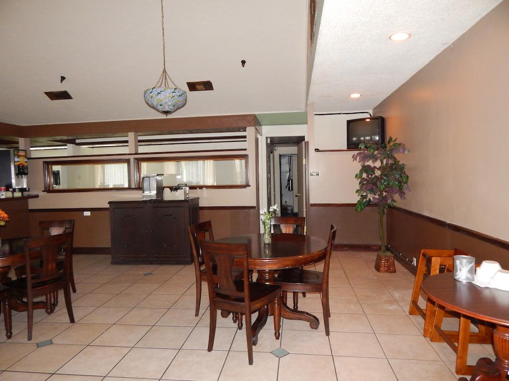 Knights Inn - Plant City Bagian luar foto