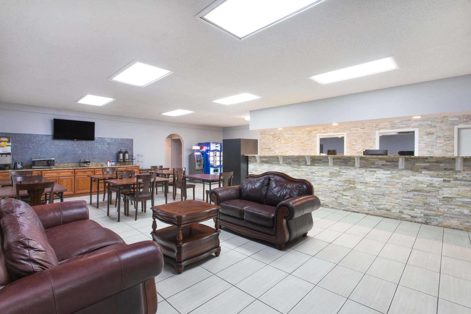 Knights Inn - Plant City Bagian luar foto